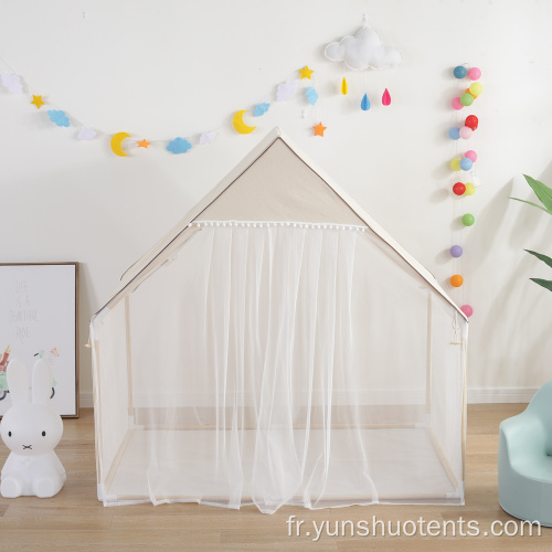 Tente pour enfants à l&#39;intérieur et à l&#39;extérieur de la maison